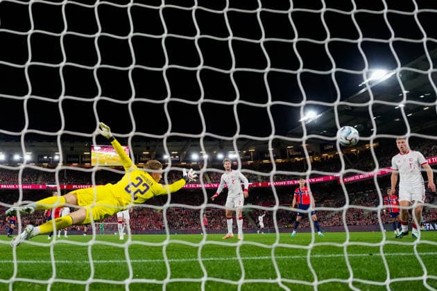 Soccer, Nations League Men Norway Denmark Oslo 20260924 Norway s Oscar Bobb scores the 1-0 goal during the Nations League soccer match between Norway and Denmark at Ullevaal Stadium. Photo: Fredrik Varfjell, NTB, Oslo, Norway. EDITORIAL USE ONLY. RESTRICTED USE FOR BETTING COMPANIES  Copyright: xFredrikxVarfjellx xNTBx