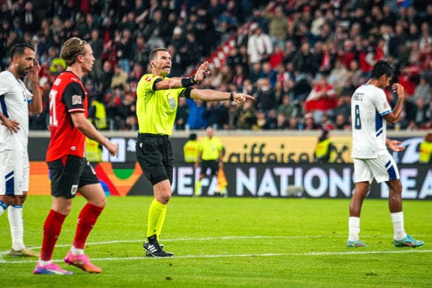 Fussball: Österreich: UEFA Nations League 2026 2027 - Liga B, Gruppe B3, 1. Spieltag, 24.09.2026 - Österreich vs. Israel - Raiffeisen Arena (Linz, Österreich); Georgi Kabakov (Schiedsrichter) pfeift den Elfmeter Copyright: xLukasxBierederx