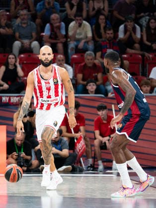 ESP: Euroleague Baskonia v Olympiacos BC Evan Fournier of Olympiacos during the Euroleague match, between Baskonia v Olympiacos BC played at Buesa Arena Stadium on September 24 2026 in Vitoria Spain VITORIA Spain Basketball Copyright: xAgenciaxLOFx