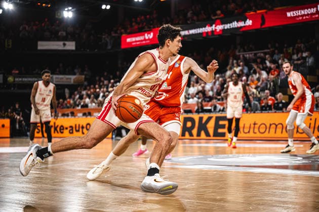 1. Basketball Bundesliga, easyCredit BBL, Saison 2026 2027, Herren, Hauptrunde, 2. Spieltag, 24.09.2026, RASTA Vechta - Bamberg Baskets Yuval Hochstadter ( 66 - BMA365 Bamberg Baskets) in Aktion Vechta RASTA Dome Niedersachsen Deutschland