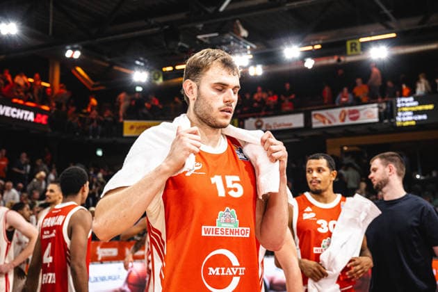 1. Basketball Bundesliga, easyCredit BBL, Saison 2026 2027, Herren, Hauptrunde, 2. Spieltag, 24.09.2026, RASTA Vechta - Bamberg Baskets Linus Trettin ( 15 - RASTA Vechta) nach der Partie Vechta RASTA Dome Niedersachsen Deutschland