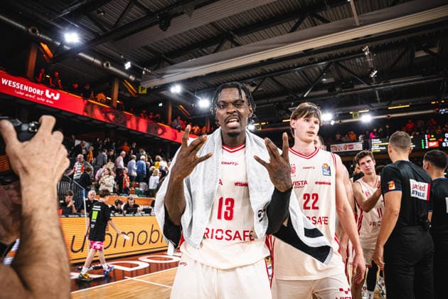1. Basketball Bundesliga, easyCredit BBL, Saison 2026 2027, Herren, Hauptrunde, 2. Spieltag, 24.09.2026, RASTA Vechta - Bamberg Baskets Trevon Scott ( 13 - BMA365 Bamberg Baskets) nach der Partie Vechta RASTA Dome Niedersachsen Deutschland