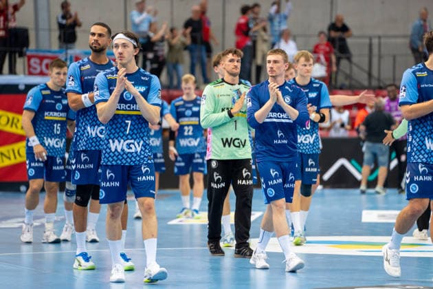 Handball I Herren I Saison 2026-2027 I DHB Pokal I 2. Runde I TVB Stuttgart - HC Erlangen I 24.09.2026 Kasper Thorsen Lien (7, TVB Stuttgart), Philipp Ahouansou (5, TVB Stuttgart), Mateusz Kornecki (1, TVB Stuttgart), Jakob Nigg (57, TVB Stuttgart) nach der Niederlage enttäiuscht, traurig Stuttgart Scharrena Baden-Württemberg Deutschland Copyright: xLobeca MaxxPetershansx