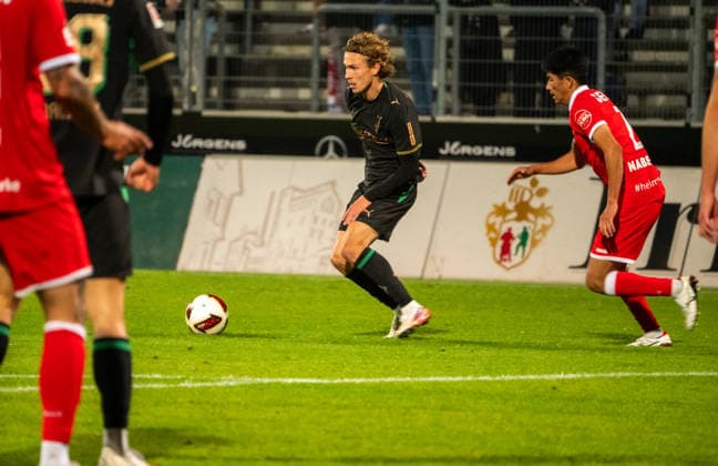 Deutschland: Freundschaftsspiel-Vorbereitung 2026 2027-Sportfreunde Siegen vs Borussia Mönchengladbach, Donnerstag 24.09.2026 - Leimbach-Stadion (Siegen): in Aktion Hugo Bolin (Borussia Mönchengladbach, 38) Siegen Leimbach-Stadion Deutschland Copyright: xOrhanxHabashx