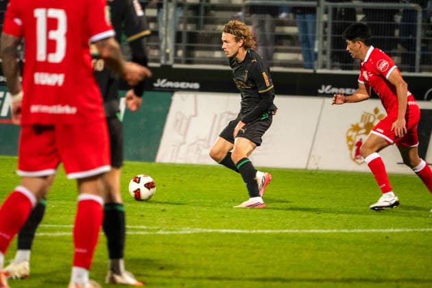 Deutschland: Freundschaftsspiel-Vorbereitung 2026 2027-Sportfreunde Siegen vs Borussia Mönchengladbach, Donnerstag 24.09.2026 - Leimbach-Stadion (Siegen): am Ball Hugo Bolin (Borussia M?nchengladbach, 38) Siegen Leimbach-Stadion Deutschland Copyright: xOrhanxHabashx