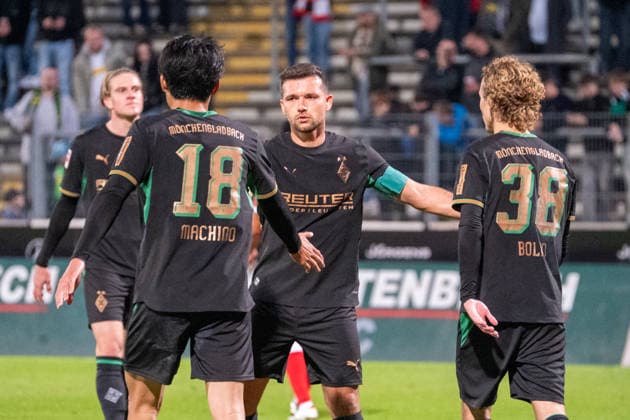 Deutschland: Freundschaftsspiel-Vorbereitung 2026 2027-Sportfreunde Siegen vs Borussia Mönchengladbach, Donnerstag 24.09.2026 - Leimbach-Stadion (Siegen): Tor und Torjubel zum 3:0 durch Shuto Machino (Borussia Mönchengladbach,18). Freude, Emotionen, Jubel Hugo Bolin (Borussia Mönchengladbach, 38) Siegen Leimbach-Stadion Deutschland Copyright: xOrhanxHabashx