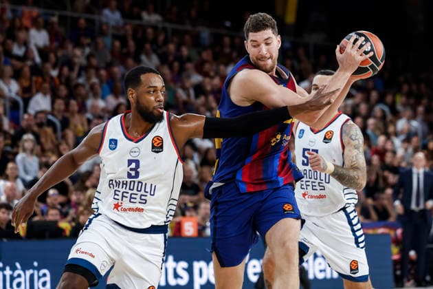 September 24, 2026, Barcelona, Barcelona, Spain: Joel Parra of FC Barcelona, Barca and Jordan Loyd of Anadolu Efes in action during the EuroLeague Regular Season Round 1 match played between FC Barcelona and Anadolu Efes at Palau Blaugrana on September 24, 2026 in Barcelona, Spain. FC Barcelona V Anadolu Efes - Euroleague 2026 2027  - ZUMAa181 20260924_zaa_a181_160 Copyright: xJavierxBorregox