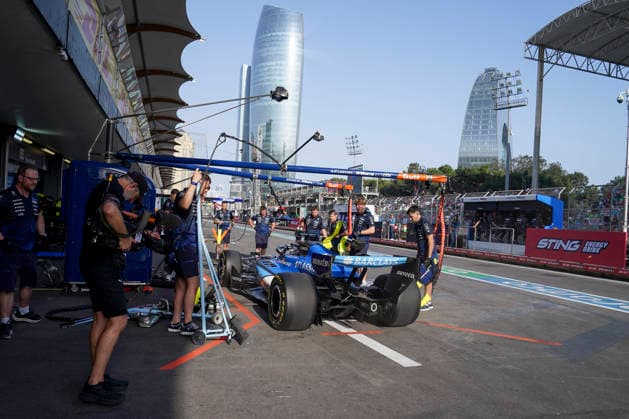 FORMULA 1 AZERBAIJAN GRAND PRIX 2026 Alexander Albon (THA) 23 Williams F1 Team pit stop during the Formula 1 Qatar Airways Azerbaijan Grand Prix 2026, Round 15 of the 2026 Formula 1 World Championship, WM, Weltmeisterschaft from 24th - 26th September 2026 at the Baku City Circuit, Baku, Azerbaijan. Credit: Robbie Hoad Every Second Media Editorial use only. All images are copyright Every Second Media Limited. No images may be reproduced without prior permission. Copyright: xIMAGO EveryxSecondxMediax ESM-2183-0211 RobbiexHoadx xEveryxSecondxMediax