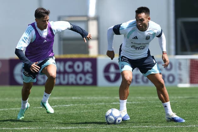 Argentine forward Lautaro Martinez (R) controls the ball next his teammate defender Valentin Gomez during a training session at AFA (Argentine Football Association) training center in Ezeiza, Buenos Aires Province, on September 24, 2026, ahead of the next friendlys football matchs against Bolivia, Burkina Faso and Benin. EZEIZA ARGENTINA Copyright: xAlejandroxPAGNIx