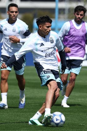 Argentine midfielder Leonel Flores controls the ball during a training session at AFA (Argentine Football Association) training center in Ezeiza, Buenos Aires Province, on September 24, 2026, ahead of the next friendlys football matchs against Bolivia, Burkina Faso and Benin. EZEIZA ARGENTINA Copyright: xAlejandroxPAGNIx