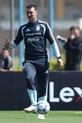 Argentine head coach Lionel Scaloni shoots a ball during a training session at AFA (Argentine Football Association) training center in Ezeiza, Buenos Aires Province, on September 24, 2026, ahead of the next friendlys football matchs against Bolivia, Burkina Faso and Benin. EZEIZA ARGENTINA Copyright: xAlejandroxPAGNIx