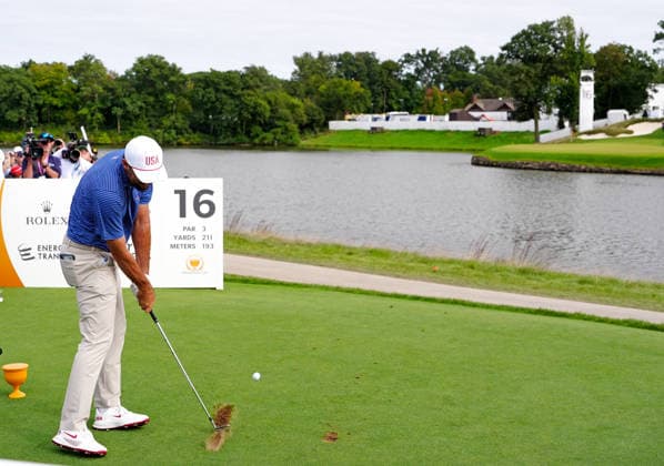 MEDINAH, IL - SEPTEMBER 24: Team USA golfer Scottie Scheffler plays his tee shot on the 16th hole during the first round of the 2026 Presidents Cup on September 24, 2026, at Medinah Country Club in Medinah, Illinois. (Photo by Brian Spurlock Icon Sportswire) GOLF: SEP 24 Presidents Cup EDITORIAL USE ONLY Icon26092458