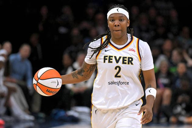 MINNEAPOLIS, MN - SEPTEMBER 24: Indiana Fever forward Myisha Hines-Allen (2) controls the ball during the first half of a WNBA, Basketball Damen, USA game between the Minnesota Lynx and Indiana Fever on September 24, 2026, at Target Center in Minneapolis MN. (Photo by Nick Wosika Icon Sportswire) WNBA: SEP 24 Indiana Fever at Minnesota Lynx EDITORIAL USE ONLY Icon2026092406