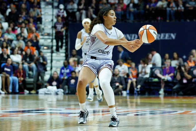 UNCASVILLE, CT - SEPTEMBER 24: Kiki Rice 1 of the Toronto Tempo passes the ball during the WNBA, Basketball Damen, USA game between Toronto Tempo and Connecticut Sun on September 24, 2026, at Mohegan Sun Arena in Uncasville, CT. (Photo by M. Anthony Nesmith Icon Sportswire) WNBA: SEP 24 Toronto Tempo at Connecticut Sun EDITORIAL USE ONLY Icon26092426