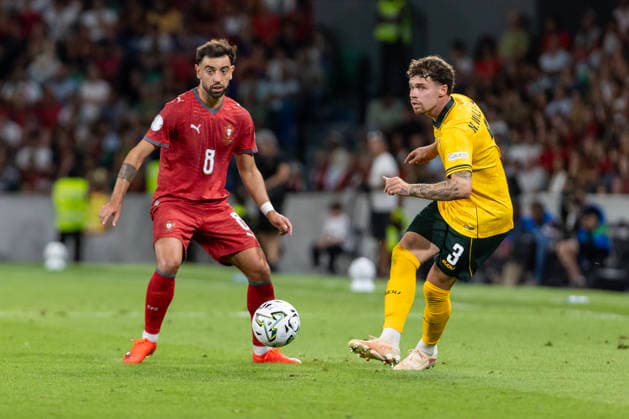 Portugal Vs Wales in Lisbon, Portugal - 24 Sep 2026 Bruno Fernandes (L) of Portugal and Neco Williams (R) of Wales seen in action during the UEFA Nations League match between Portugal and Wales at estadio de Alvalade stadium. Final score: Portugal 1-0 Wales Lisbon Portugal Copyright: xHugoxAmaralx xSOPAxImagesx portugal x wales uefa nations league12