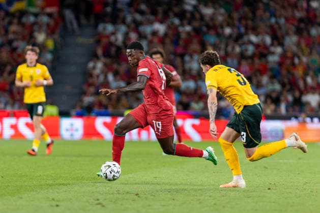 Portugal Vs Wales in Lisbon, Portugal - 24 Sep 2026 Nuno Mendes (L) of Portugal and Neco Williams (R) of Wales seen in action during the UEFA Nations League match between Portugal and Wales at estadio de Alvalade stadium. Final score: Portugal 1-0 Wales Lisbon Portugal Copyright: xHugoxAmaralx xSOPAxImagesx portugal x wales uefa nations league14