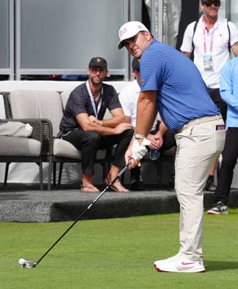 MEDINAH, IL - SEPTEMBER 24: Team USA golfer Chris Gotterup plays his tee shot on the first hole during the first round of the 2026 Presidents Cup on September 24, 2026, at Medinah Country Club in Medinah, Illinois. (Photo by Brian Spurlock Icon Sportswire) GOLF: SEP 24 Presidents Cup EDITORIAL USE ONLY Icon26092487
