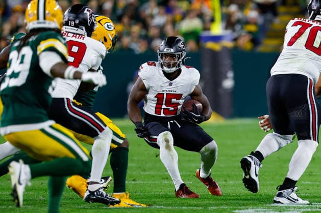 September 24, 2026: Atlanta Falcons running back Brian Robinson Jr. (15) running the ball during the NFL, American Football Herren, USA football game between the Atlanta Flacons and the Green Bay Packers at Lambeau Field in Green Bay, Wisconsin. CSM NFL 2026: Falcons Vs Packers SEP 24  - ZUMAc04_ 20260924_zma_c04_020 Copyright: xDarrenxLeex