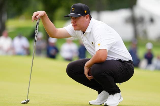 MEDINAH, IL - SEPTEMBER 24: Team International golfer Sungjae Im lines up his putt on the 17th green during the first round of the 2026 Presidents Cup on September 24, 2026, at Medinah Country Club in Medinah, Illinois. (Photo by Brian Spurlock Icon Sportswire) GOLF: SEP 24 Presidents Cup EDITORIAL USE ONLY Icon260924108