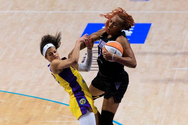 September 24, 2026, Los Angeles, California, USA: Rae Burrell 12 of the Los Angeles Sparks is charged with a foul against Kayla Thornton 5 of the Golden State Valkyries after they collide during their regular season WNBA, Basketball Damen, USA game on Thursday September 24, 2026 at Crypto.com Arena in Los Angeles, California. Sparks lose to Valkyries, 75-76. ARIANA RUIZ PI Los Angeles USA - ZUMAp124 20260924_zaa_p124_048 Copyright: xArianaxRuizx