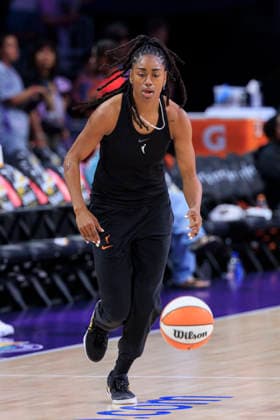September 24, 2026, Los Angeles, California, USA: Tiffany Hayes 15 of the Golden State Valkyries warms up prior to their regular season WNBA, Basketball Damen, USA game against the Los Angeles Sparks on Thursday September 24, 2026 at Crypto.com Arena in Los Angeles, California. Sparks lose to Valkyries, 75-76. ARIANA RUIZ PI Los Angeles USA - ZUMAp124 20260924_zaa_p124_098 Copyright: xArianaxRuizx