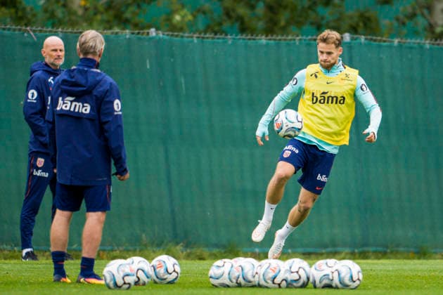 Training with the Norwegian men s national soccer team Oslo, Lillestrøm, September 25, 2026 Norway national team manager Stale Solbakken, assistant coach Kent Bergersen, and Ole Didrik Blomberg during a training session with the Norwegian men’s national soccer team after the Nations League match against Denmark. Photo by Stian Lysberg Solum, NTB, Oslo, Lillestrøm. EDITORIAL USE ONLY. RESTRICTED USE FOR BETTING COMPANIES.  Copyright: xStianxLysbergxSolumx xNTBx