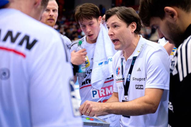 Stuttgart: HBL - 26 27 - DHB-Pokal - TVB Stuttgart - HC Erlangen Trainer Johannes Sellin (HC Erlangen) Stuttgart Scharrena Baden-Württemberg Deutschland