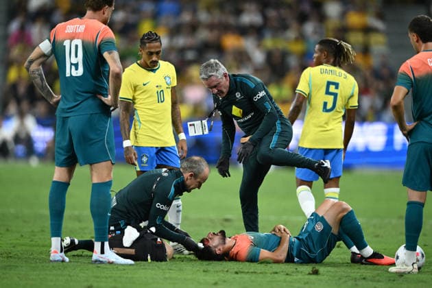 SOCCER AUSTRALIA BRAZIL, Jacob Italiano of Australia receives treatment during the Queensland Football Series International Friendly, Länderspiel, Nationalmannschaft match between the Socceroos and Brazil at Queensland Country Bank Stadium in Townsville, Friday, September 25, 2026. ( NO ARCHIVING, EDITORIAL USE ONLY TOWNSVILLE QUEENSLAND Australia  Copyright: xMATTxTAYLORx 20260925189790155701