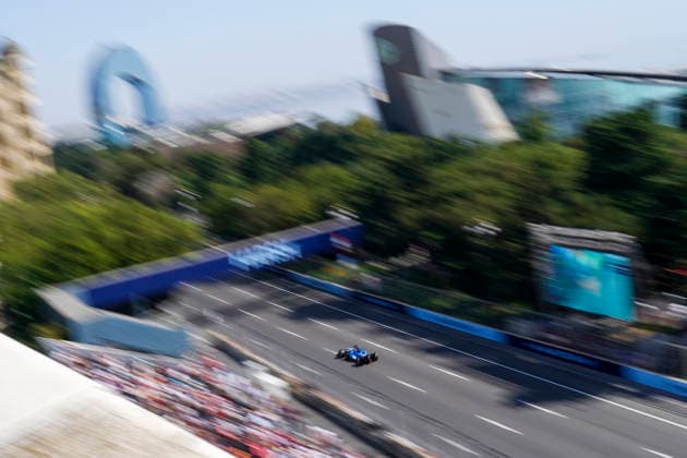 FORMULA 1 AZERBAIJAN GRAND PRIX 2026 Alexander Albon (THA) 23 Williams F1 Team in practice during the Formula 1 Qatar Airways Azerbaijan Grand Prix 2026, Round 15 of the 2026 Formula 1 World Championship, WM, Weltmeisterschaft from 24th - 26th September 2026 at the Baku City Circuit, Baku, Azerbaijan. Credit: Robbie Hoad Every Second Media Editorial use only. All images are copyright Every Second Media Limited. No images may be reproduced without prior permission. Copyright: xIMAGO EveryxSecondxMediax ESM-2183-0289 RobbiexHoadx xEveryxSecondxMediax