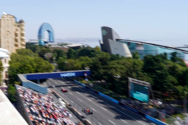 FORMULA 1 AZERBAIJAN GRAND PRIX 2026 Charles Leclerc (MON) 16 Ferrari and Isack Hadjar (FRA) 6 Red Bull Racing in practice during the Formula 1 Qatar Airways Azerbaijan Grand Prix 2026, Round 15 of the 2026 Formula 1 World Championship, WM, Weltmeisterschaft from 24th - 26th September 2026 at the Baku City Circuit, Baku, Azerbaijan. Credit: Robbie Hoad Every Second Media Editorial use only. All images are copyright Every Second Media Limited. No images may be reproduced without prior permission. Copyright: xIMAGO EveryxSecondxMediax ESM-2183-0290 RobbiexHoadx xEveryxSecondxMediax