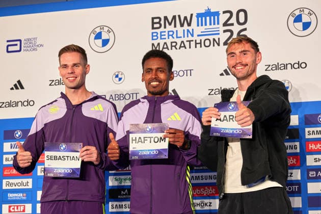 v. l. Sebastian Hendel, Haftom Welday, Aaron Bienenfeld, GER, Pressekonferenz, BMW Berlin Marathon 2026, Toplaeufer der Herren, 25.09.2026 GER, Pressekonferenz, BMW Berlin Marathon 2026, Toplaeufer der Herren, 25.09.2026 Berlin