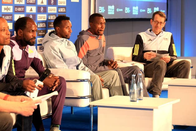 25.09.2026, Leichtathletik, GER DEU, Berlin, Deutschland, Berlin Marathon PK, Die Spitzenlaeufer Adola Guye ( ETH ), Geay Gabriel ( TAN ), Berega Selemon ( ETH ) Sportdirektor Mark Milde nordphoto GmbH Engler Berlin Berlin Berlin Deutschland Copyright: xNordphotox xEnglerx