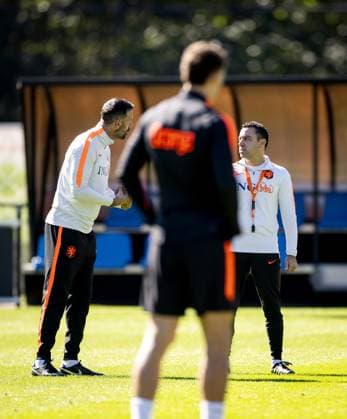 ZEIST - Assistant Ruud van Nistelrooy and national coach Xavi Hernandez during a training session in preparation for the Nations League matches against Serbia, Greece, and Serbia. KOEN VAN WEEL ANP xVIxANPxSportx xxANPxIVx 570074498 originalFilename: 570074498.jpg