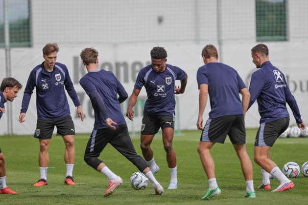 SOCCER - NL, AUT vs KOS VIENNA,AUSTRIA,25.SEP.26 - SOCCER - UEFA Nations League, group stage, OEFB international match, Länderspiel, Nationalmannschaft Austria vs Kosovo, preview, training team AUT. Image shows the team of AUT during warm up.  GEPAxpictures xDavidxBitzan