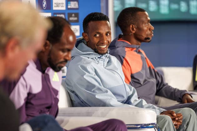 Leichtathletik: Pressekonferenz, Berlin Marathon 2026 am 25.09.2026. Selemon Barega (Äthiopien) spricht zu den Anwesenden. Pressekonferenz Berlin Marathon 2026