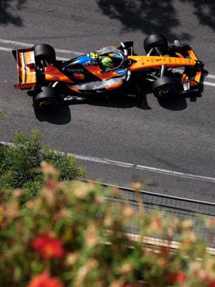 F1 - AZERBAIJAIN GRAND PRIX 2026 01 NORRIS Lando (gbr), McLaren F1 Team MCL40, action during the 2026 Formula 1 Azerbaijan Grand Prix, 15th round of the 2026 Formula One World Championship, WM, Weltmeisterschaft from September 24 to 26, 2026 on the Baku City Circuit, in Baku, Azerbaijan - BakuAzerbaijan  Copyright: xDPPIx