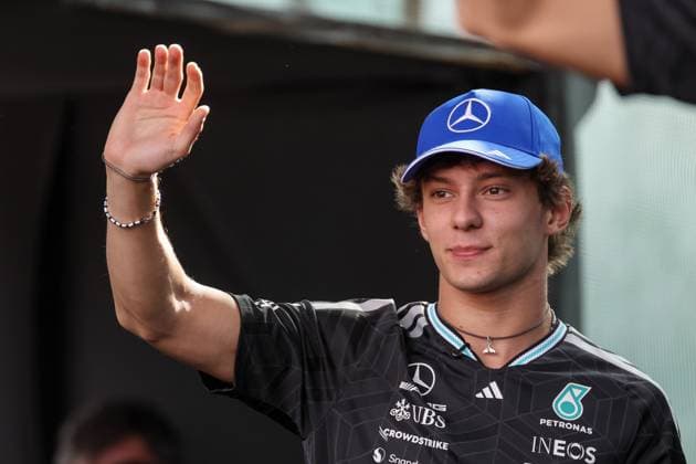 25.09.2026. Azerbaijan. Baku. Mercedes -AMG PETRONAS Formula One Team driver Kimi Antonelli at a meeting with fans at the Formula 1 Azerbaijan Grand Prix in Baku. Alexey Belkin NEWS.ru BelkinxAlexey