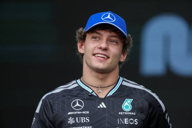 25.09.2026. Azerbaijan. Baku. Mercedes -AMG PETRONAS Formula One Team driver Kimi Antonelli at a meeting with fans at the Formula 1 Azerbaijan Grand Prix in Baku. Alexey Belkin NEWS.ru BelkinxAlexey
