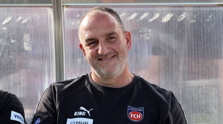 2026.09.25, Deutschland, Weinstadt Fußball VfB Stuttgart vs. 1. FC Heidenheim, Trainer Frank Schmidt (Heidenheim)
