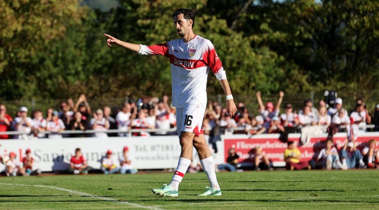 2026.09.25, Deutschland, Weinstadt Fußball VfB Stuttgart vs. 1. FC Heidenheim, Torschütze Atakan Karazor (VfB) jubelt über sein Tor zum 1:0