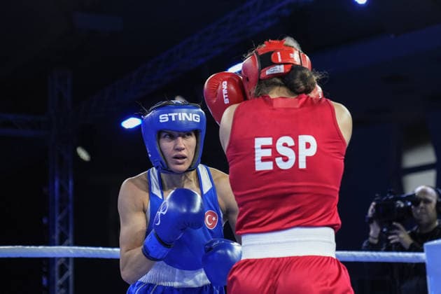 2026 European Boxing Championships SOFIA, BULGARIA - SEPTEMBER 25: Hatice Akbas (blue) of Turkiye in action against Laura Fuertes Fernandez (red) of Spain during the Elite Women s 51kg Final at the 2026 European Boxing Elite Championships at the Asics Arena Sports Hall in Sofia, Bulgaria, on September 25, 2026. Osmancan Gurdogan Anadolu Sofia Bulgaria. Editorial use only. Please get in touch for any other usage.  Copyright: x2026xAnadoluxOsmancanxGurdoganx