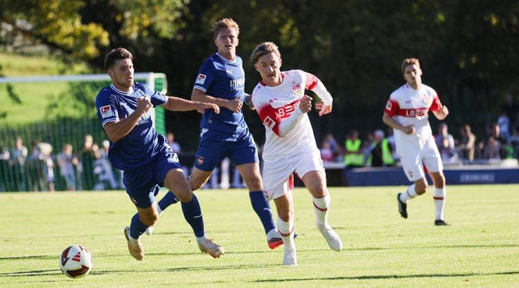 2026.09.25, Deutschland, Weinstadt Fußball VfB Stuttgart vs. 1. FC Heidenheim, vorn v.l. Luca Kerber (Heidenheim), Angelo Stiller (VfB)