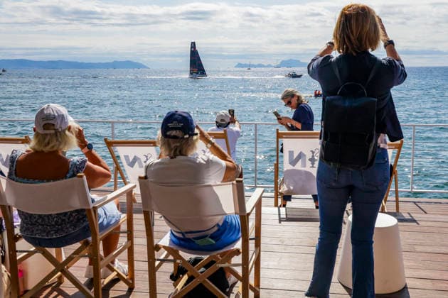 THE LOUIS VUITTON 38TH AMERICA™S CUP PRELIMINARY REGATTA, NAPLES People watch the regattas from the waterfront during competes on the first day of the preliminary regatta for the 38th Louis Vuitton America™s Cup in the Gulf of Naples, Campania, Italy, on September 25, 2026. The Naples preliminary regatta gives the competing teams their first opportunity to test their AC40 one-design yachts ahead of the 38th America™s Cup, which will be held in Naples in 2027. ABP12348 Copyright: xAntonioxBalascox