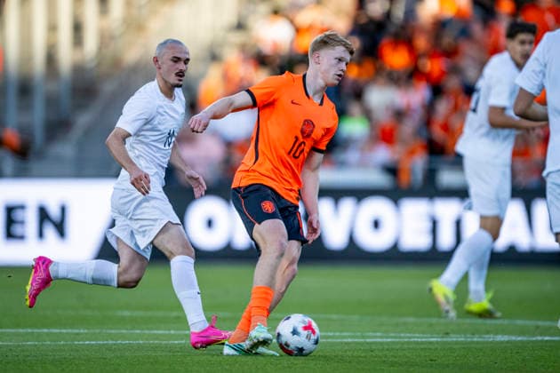 DEVENTER - (l-r) Noorwegen forward Marius Broholm, Nederland midfielder Kees Smit during the UEFA EK qualifying match between Jong Nederland and Jong Noorwegen at De Adelaarshorst on 25 September 2026 in Deventer, Nederland. (Photo by DeFodi Images) -