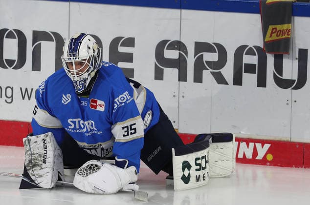 Warm up Simon Wolf (Schwenninger Wild Wings) Eishockey, DEL, Penny DEL, Herren, Maenner, Saison 2026 2027 Grizzlys Wolfsburg gegen Schwenninger Wild Wings