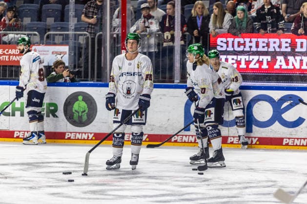 Neuzugang Jean-Luc Foudy (Eisbaeren Berlin, 55) konzentriert vor dem Spiel Koelner Haie vs. Eisbaeren Berlin, Eishockey, Penny DEL, Spieltag 03, 2026 2027, 25.09.2026 Koelner Haie vs. Eisbaeren Berlin, Eishockey, Penny DEL, Spieltag 03, 2026 2027, 25.09.2026 Koeln Copyright: xEibner-Pressefoto GerhardxWingenderx EP_GWR