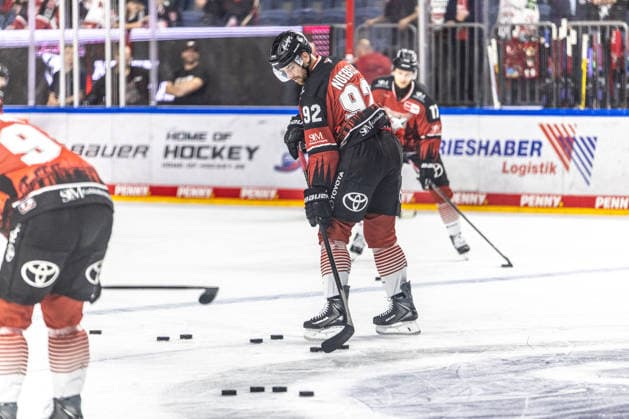 Der ehemalige Berliner Spieler Marcel Noebels (Koelner Haie, 92) vor dem Spiel Koelner Haie vs. Eisbaeren Berlin, Eishockey, Penny DEL, Spieltag 03, 2026 2027, 25.09.2026 Koelner Haie vs. Eisbaeren Berlin, Eishockey, Penny DEL, Spieltag 03, 2026 2027, 25.09.2026 Koeln Copyright: xEibner-Pressefoto GerhardxWingenderx EP_GWR