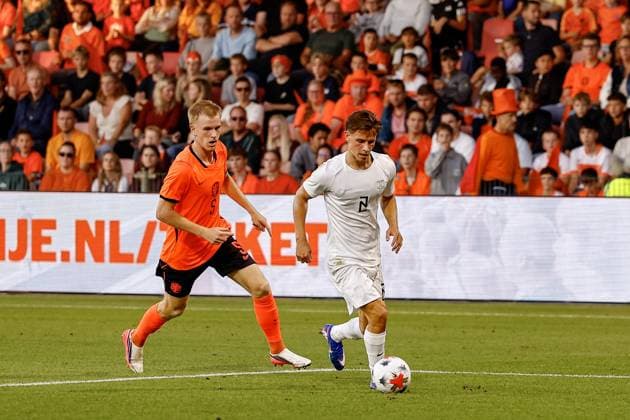 DEVENTER , 25-09-2026 , Stadium De Adelaarshorst , season 2026 2027 , EURO U-21 Qualification football . match between Netherlands U-21 and Norway U-21, Picture shows Netherlands U21, U 21 player Mats Rots vs Norway U21 player Oliver Braude Netherlands U21 - Norway U21  x207557826x Copyright: