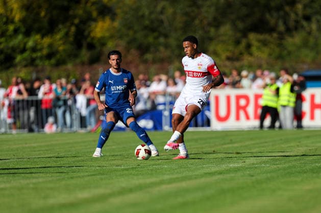 Nikolas Terkelsen Nartey (VfB Stuttgart, 28) spielt einen Pass GER, VfB Stuttgart vs. 1. FC Heidenheim 1846, Fussball, Freundschaftsspiel, Spielzeit 2026 2027, 25.09.2026 GER, VfB Stuttgart vs. 1. FC Heidenheim 1846, Fussball, Freundschaftsspiel, Spielzeit 2026 2027, 25.09.2026 Beutelsbach Copyright: xEibner-Pressefoto SoerenxHerwegx EP_SHG