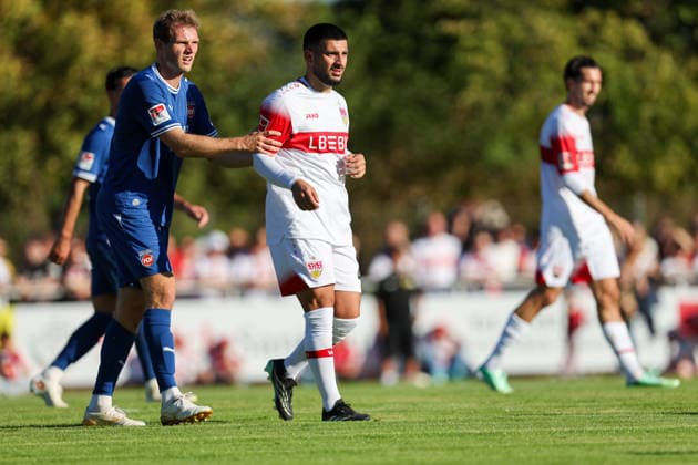 Duell zwischen Tim Siersleben (1. FC Heidenheim 1846 e. V., 4) und Deniz Undav (VfB Stuttgart, 26) GER, VfB Stuttgart vs. 1. FC Heidenheim 1846, Fussball, Freundschaftsspiel, Spielzeit 2026 2027, 25.09.2026 GER, VfB Stuttgart vs. 1. FC Heidenheim 1846, Fussball, Freundschaftsspiel, Spielzeit 2026 2027, 25.09.2026 Beutelsbach Copyright: xEibner-Pressefoto SoerenxHerwegx EP_SHG